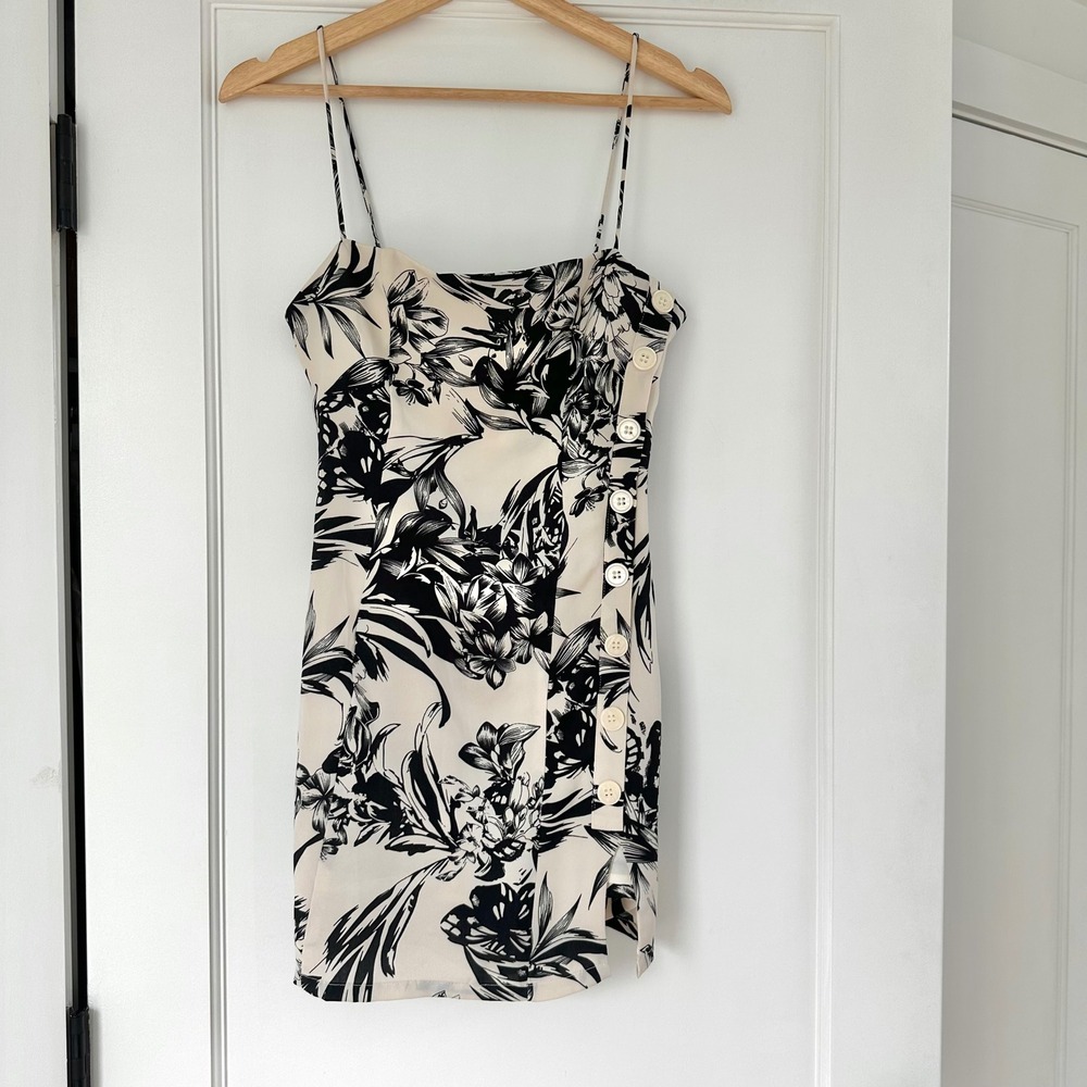 Superdown Sherry Floral Mini Dress Side Button Detail Black White XS Womens - Picture 2 of 13